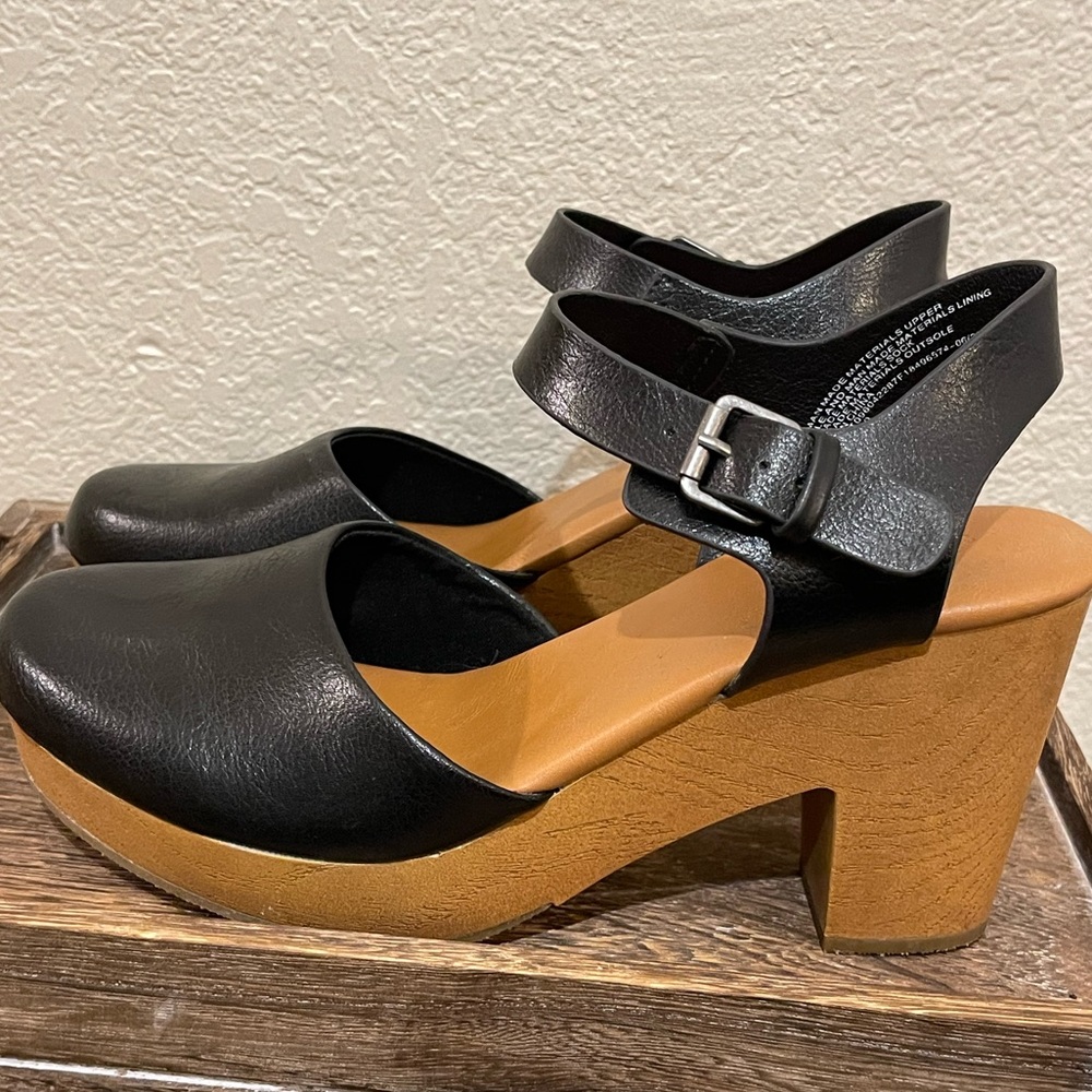 Universal thread women’s heeled Marcia clog size 10
